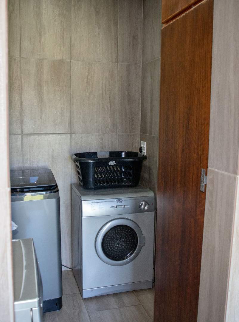 4 Bedroom Property for Sale in Heilbron Free State